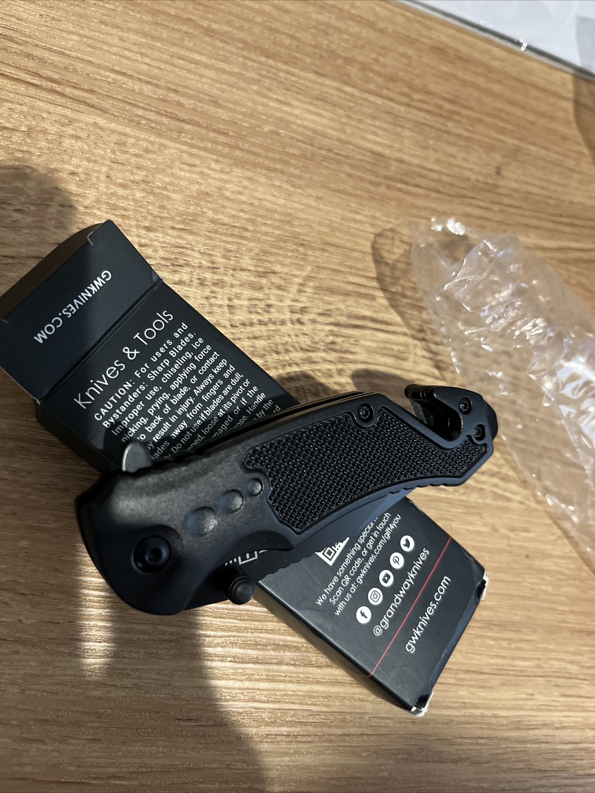 Black Serrated Blade Pocket Folding Knife w Glass Breaker & Seaqtbelt Cutter NEW