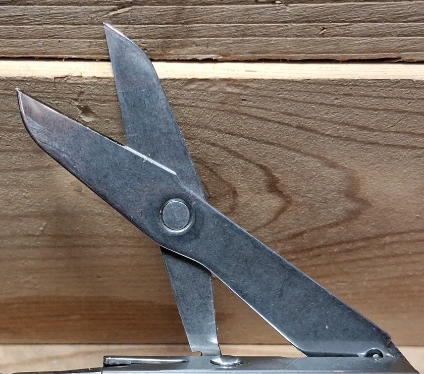 LEATHERMAN WINGMAN MULTI-TOOL MADE 03/25 PERFECT CONDITION WITH SHEATH