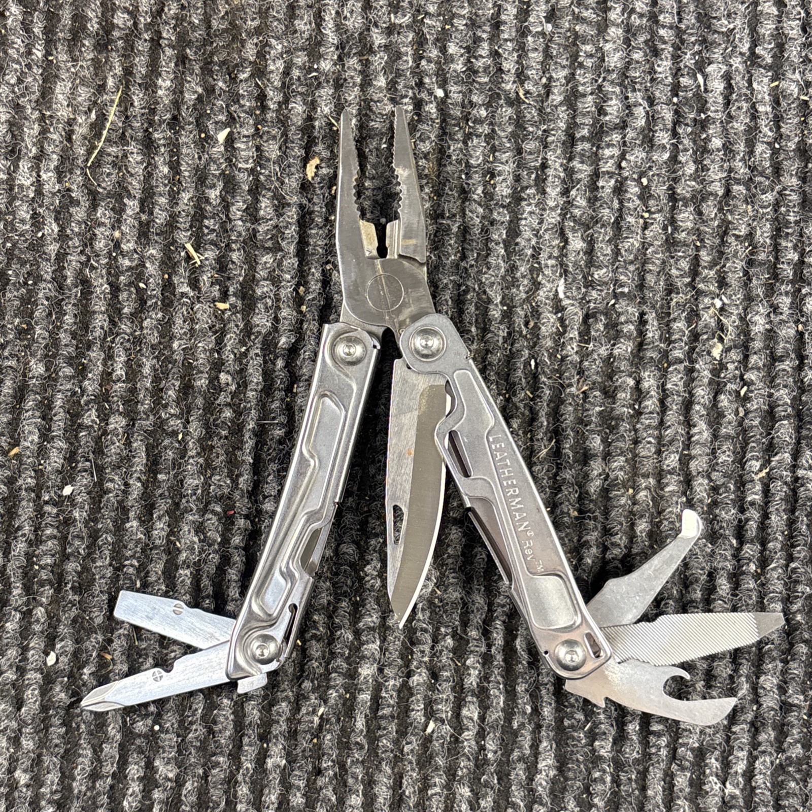 Leatherman Rev 3.8″ Multi-Tool, Stainless! USED (047)
