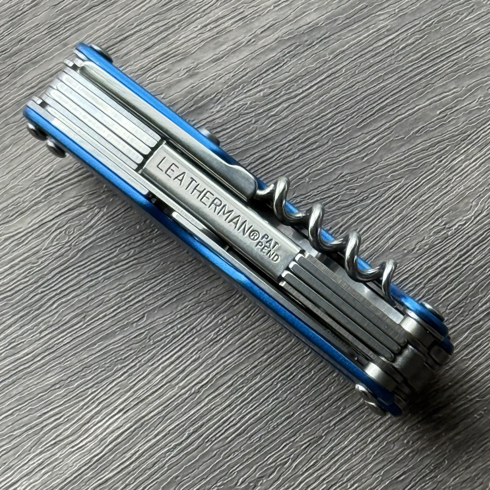 Leatherman Juice CS4 Glacier Blue multitool. New With Box