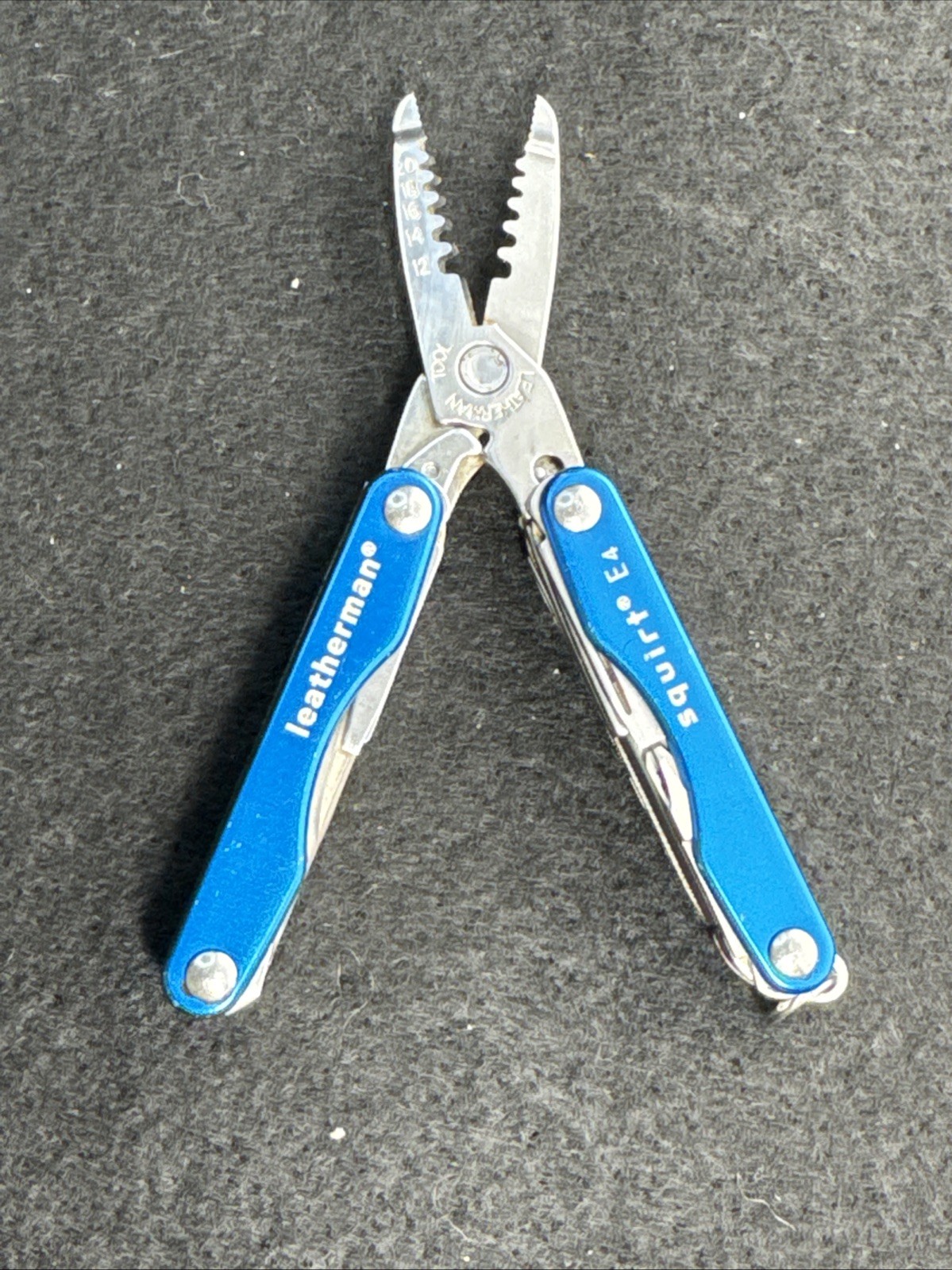 Leatherman Squirt E4 Multi-Tool w/Wire Strippers Blue