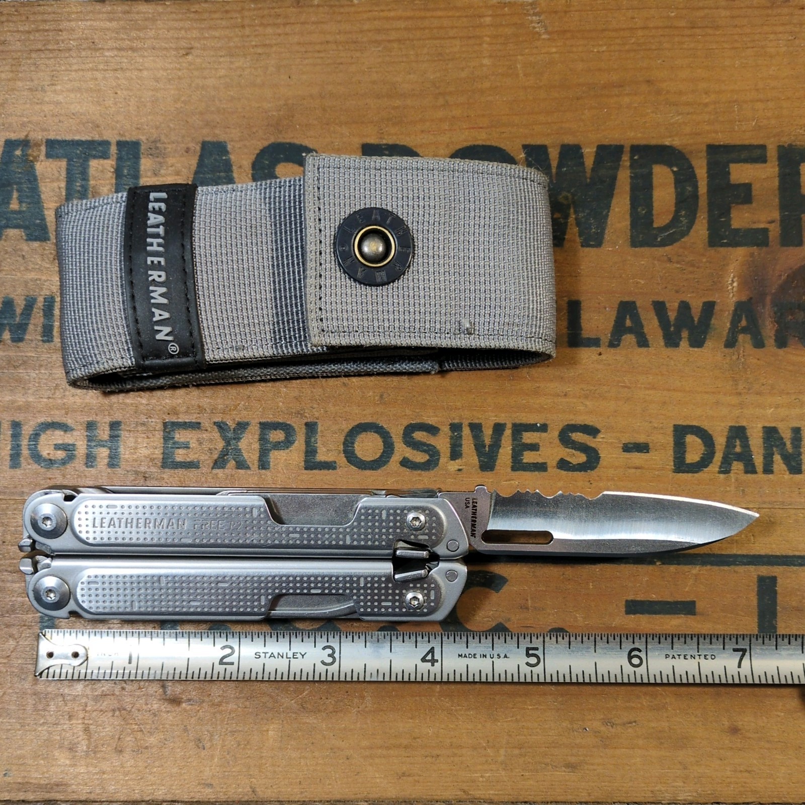 Leatherman FREE P2 Multitool Magnetic Lock 19 Tools Stainless Steel
