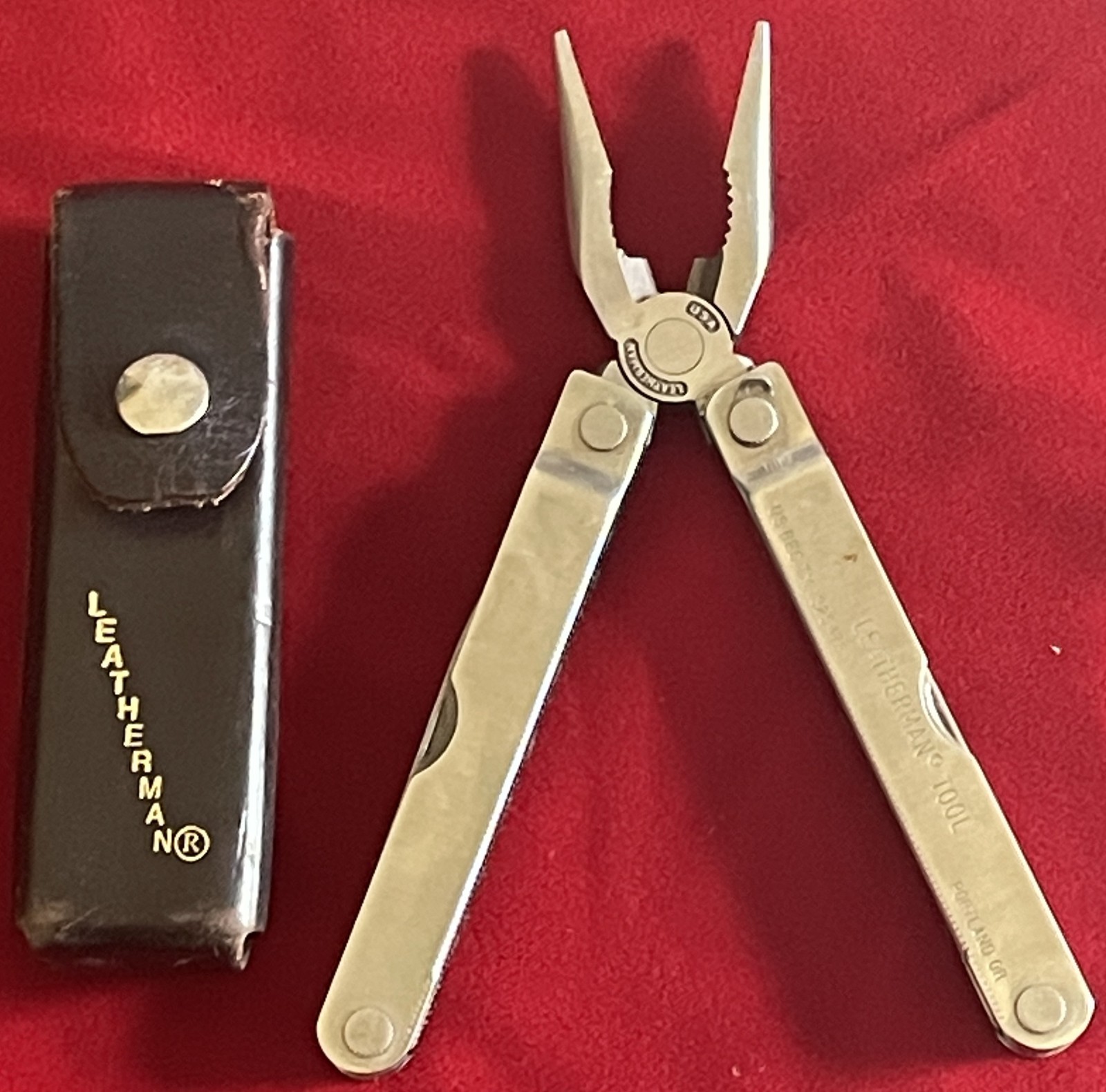 The Original Leatherman Multi Tool with sheath – #1325473 – Classic Collectable!