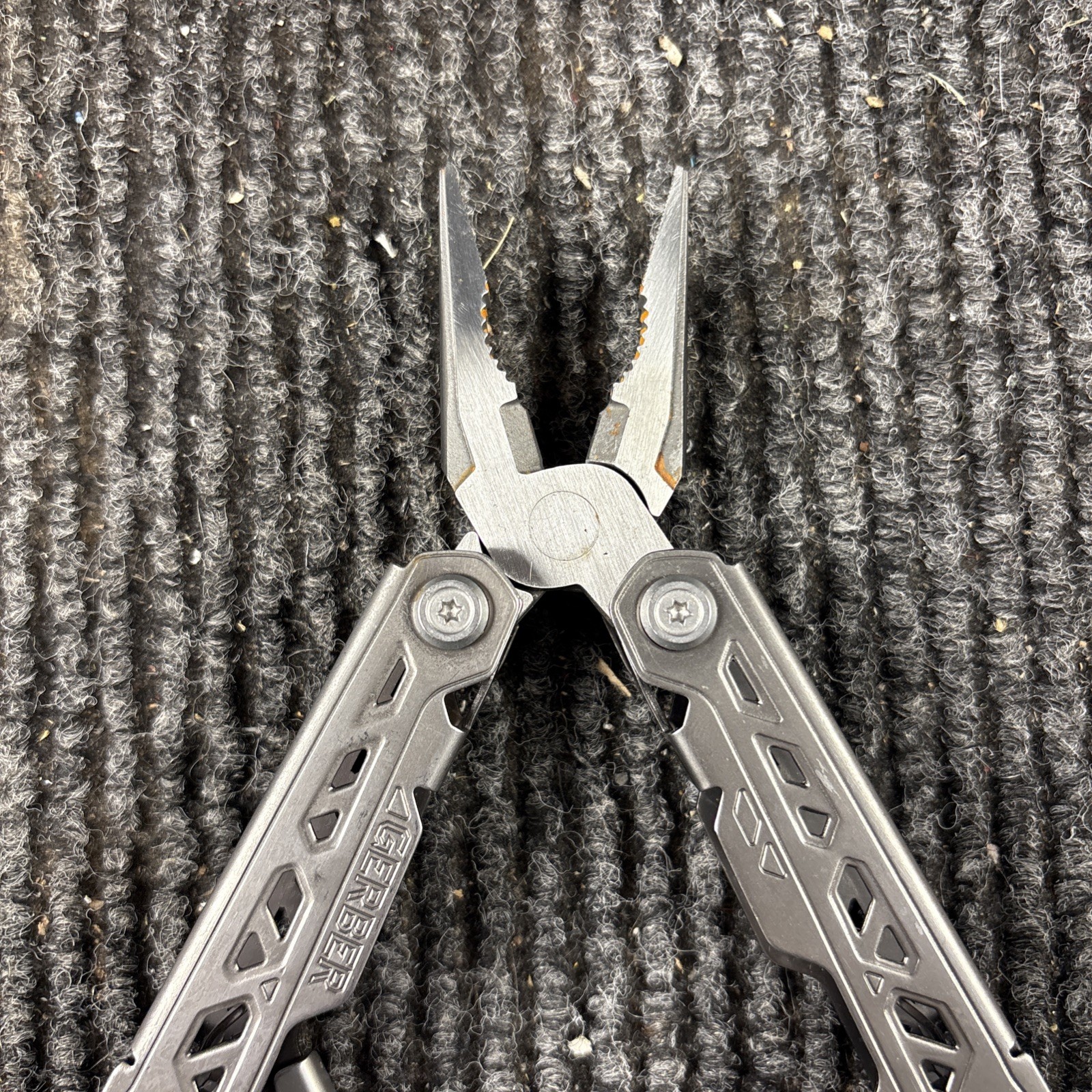 One Gerber Truss 17-in-1 Pliers Multi Tool TSA – Gray (017)