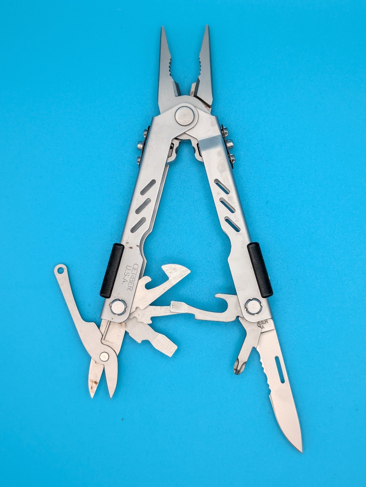 Gerber MP400 Compact Multitool Stainless Steel! With Sheath!