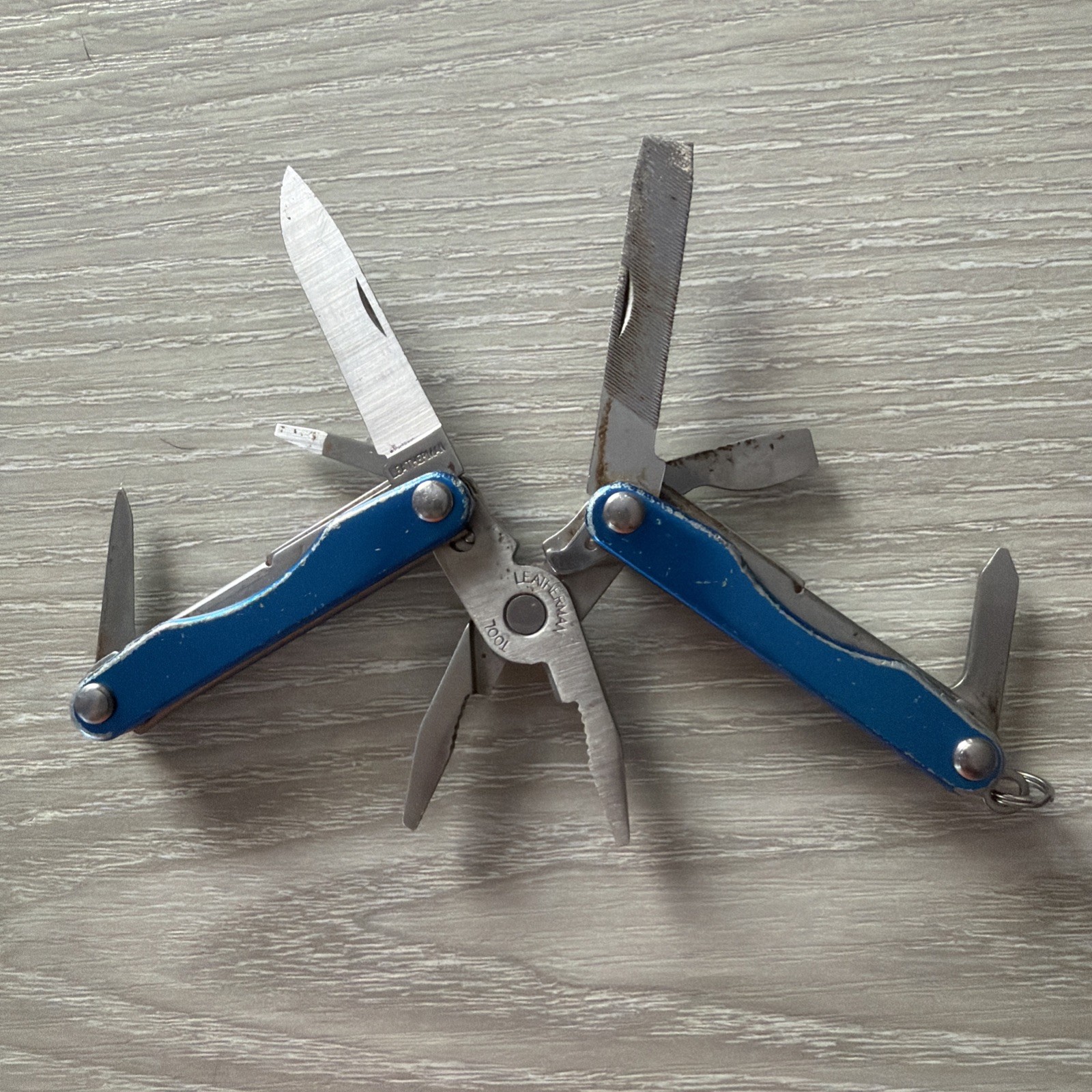 Leatherman Squirt P4 MultiTool Plier Knife File Drivers Blue Metallic