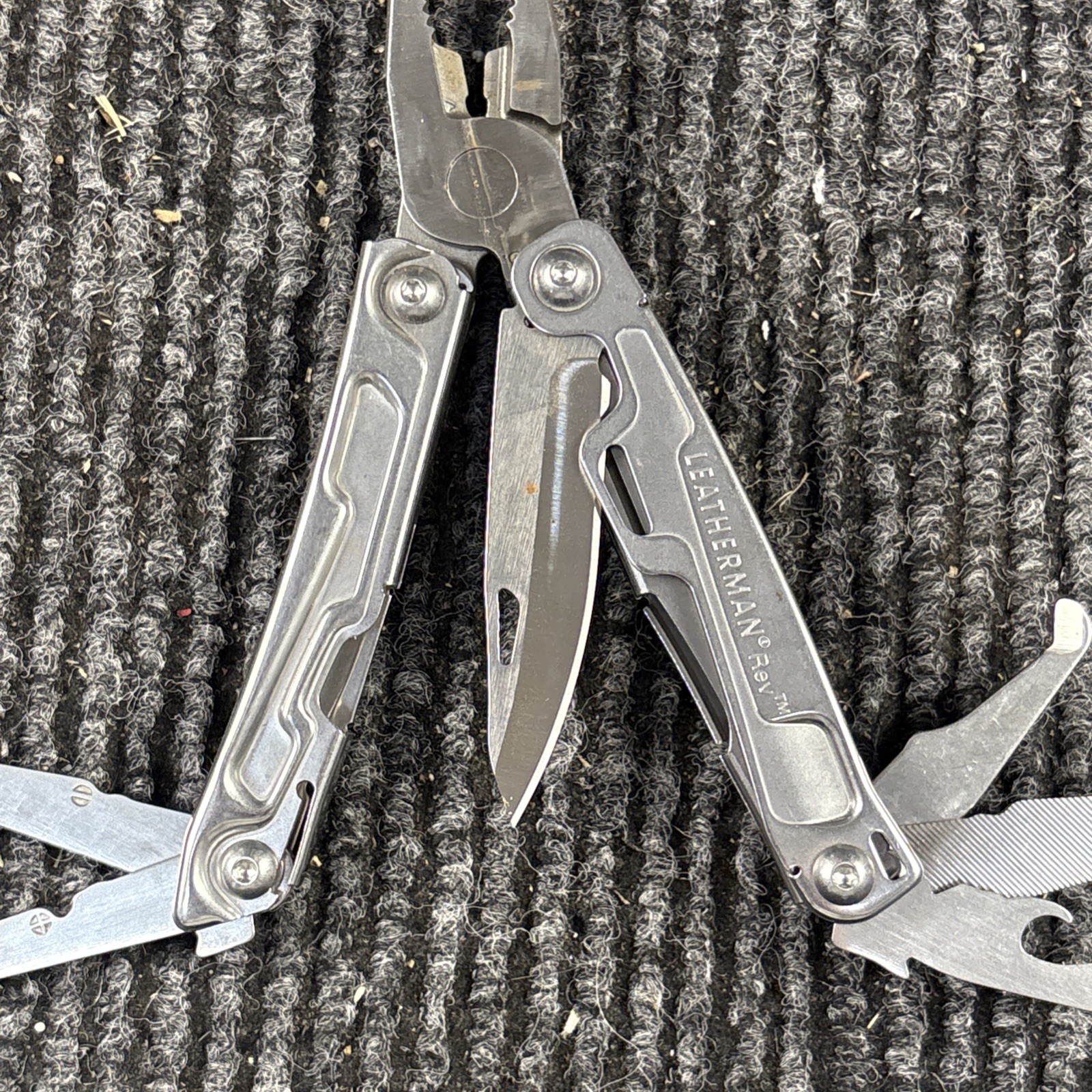Leatherman Rev 3.8″ Multi-Tool, Stainless! USED (047)