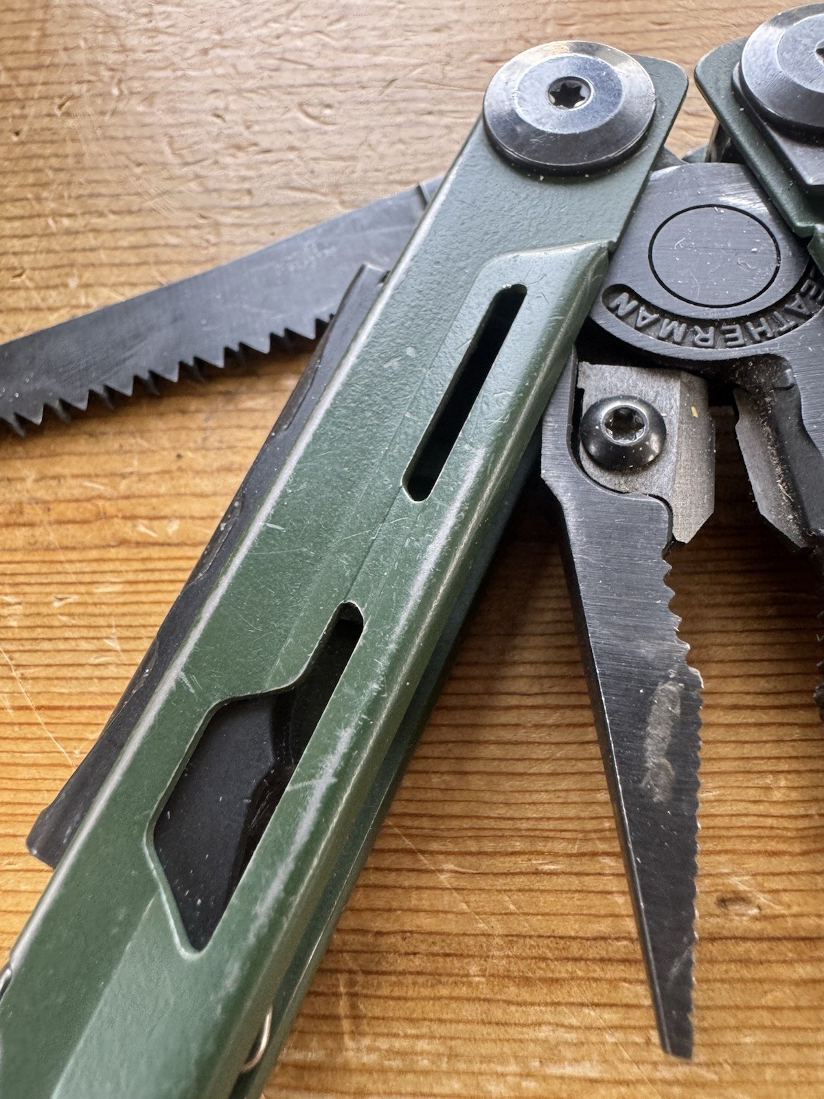 Leatherman Signal Multi-Tool Topo Green