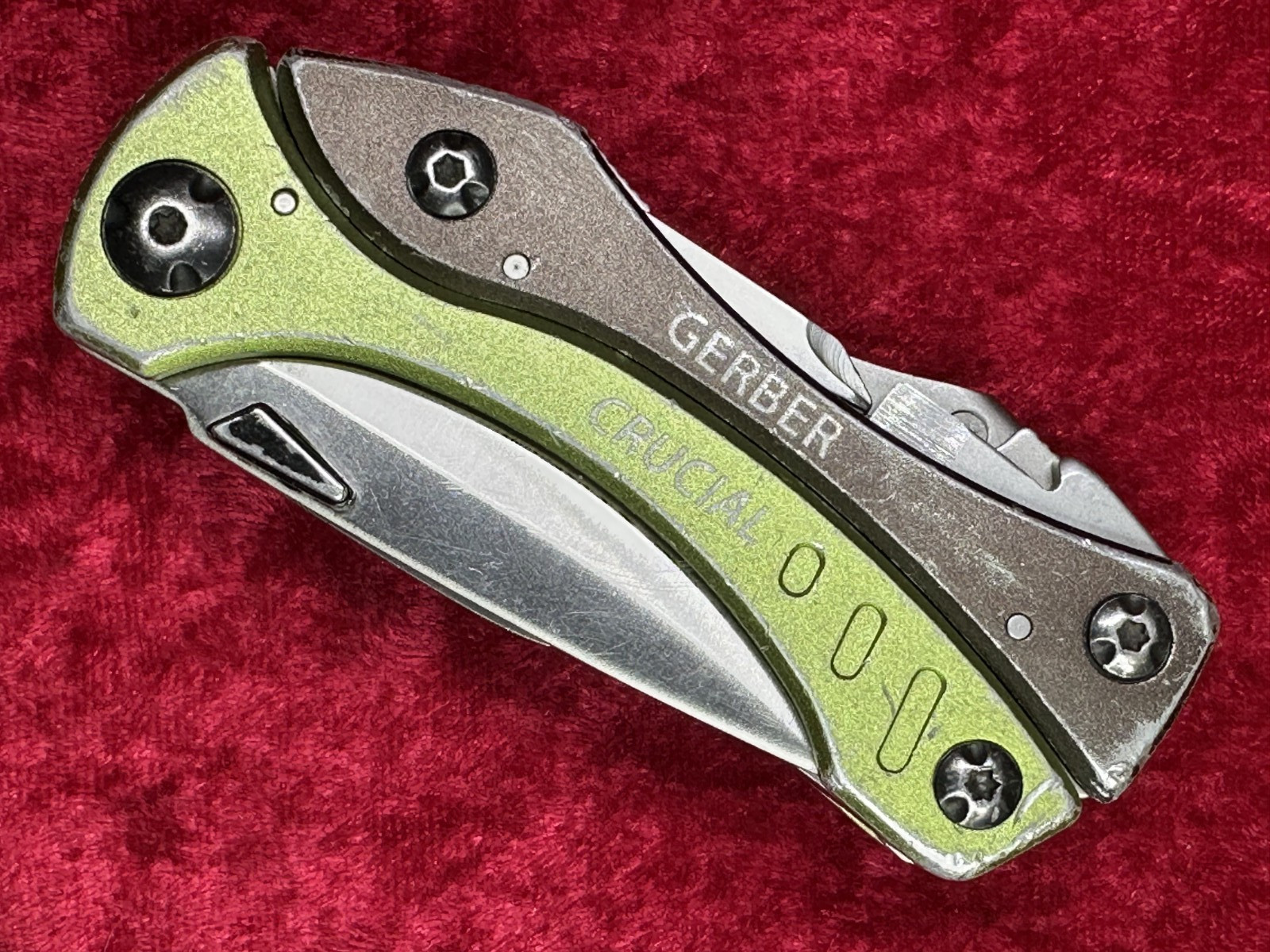 Gerber Crucial Green & Brown Handle Multi-Tool Pliers 7 Function 6 Tool (588)