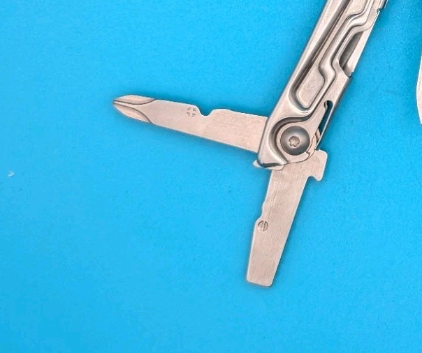 Leatherman Rev 3.8″ Multi-Tool, Stainless! *BANK OF LABOR*