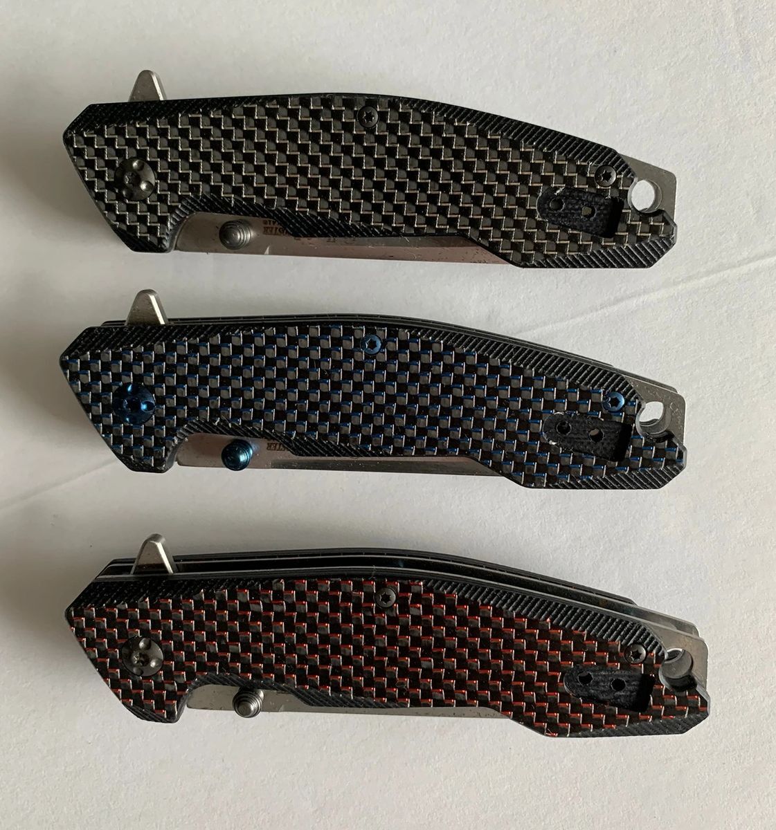 Hen & Rooster HRI-300 Carbon Fiber – Ball-Bearing Linerlock, 3.0″ D2 Blade