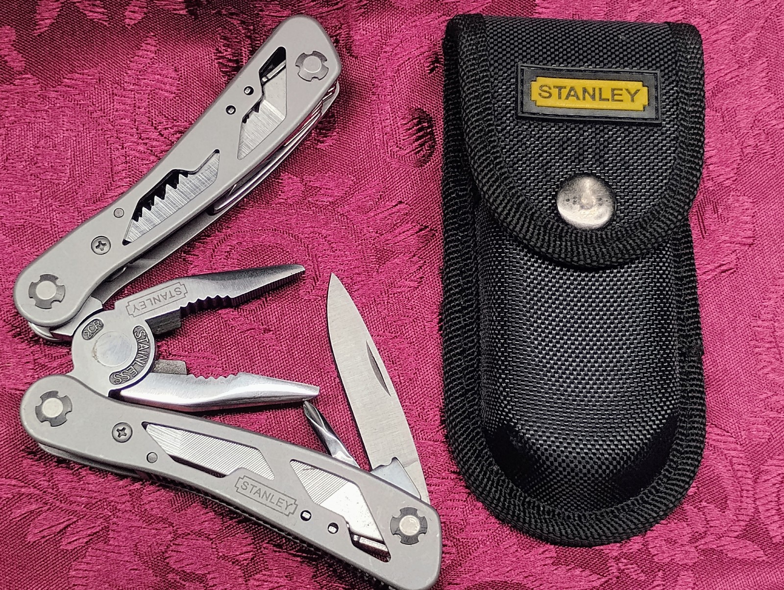 Stanley Multi Tool Pocket Knife Fishing Hunting Shooting Fix-it Pliers Sheath