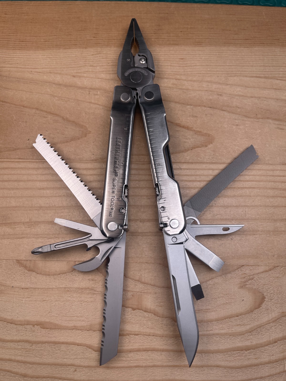 Leatherman Super Tool 300 Multi-Tool Knife 01/20 w/ Nylon Sheath – Very Nice!