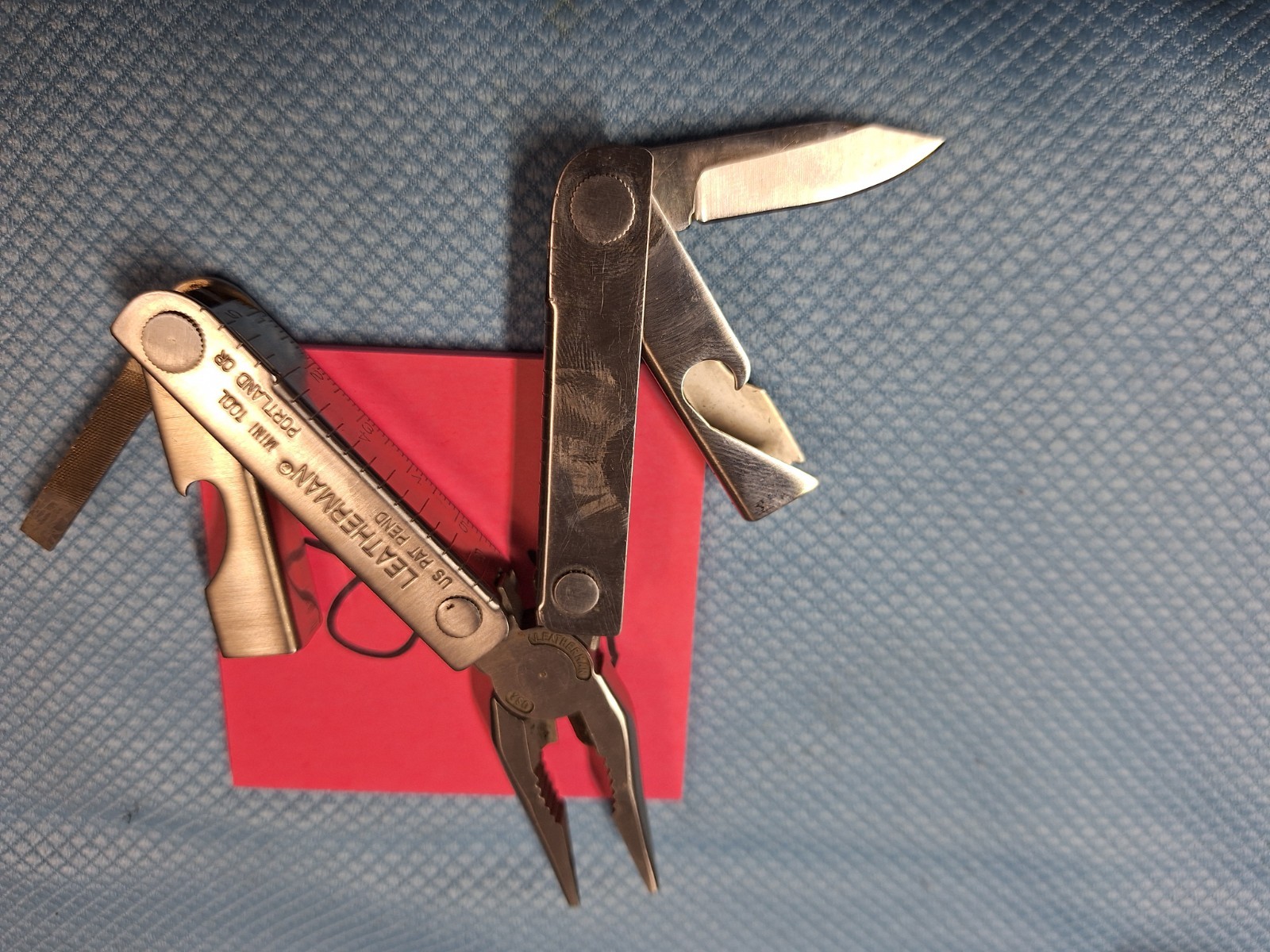Leatherman MINI MULTI TOOL airport confiscation COLLECTIBLE LOT R12