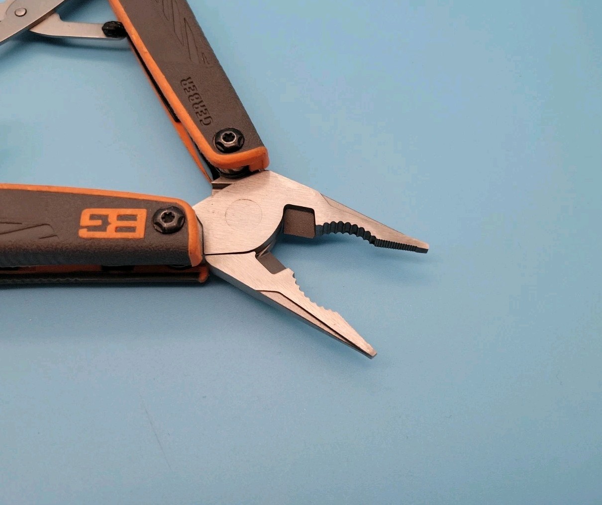 Gerber Bear Grylls Multi-Tool – Pliers, Knife Screwdrivers, Scissors, Saw