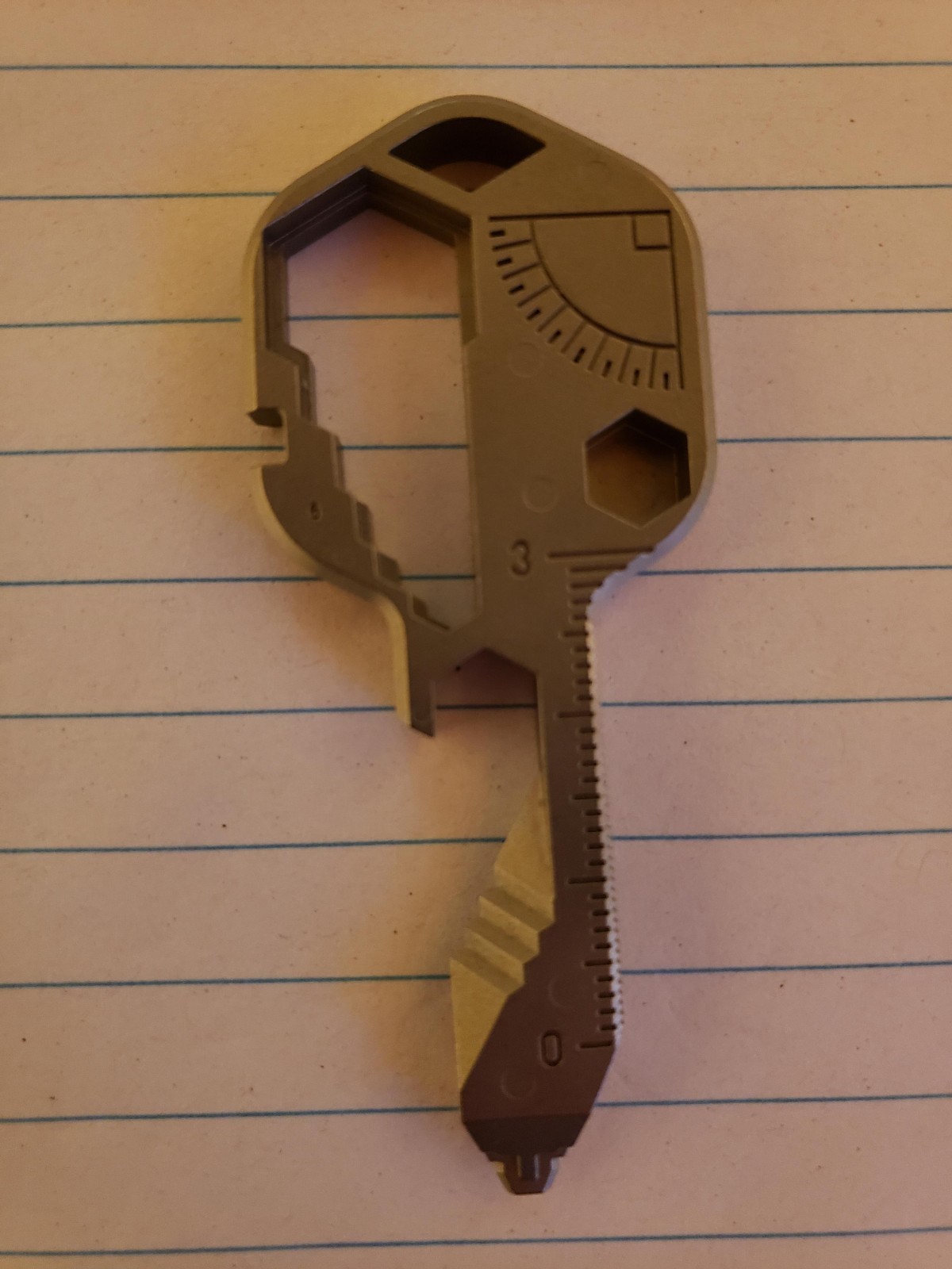 Versatile Keychain Multitool: 16+ Functions in Compact Design for EDC Travel