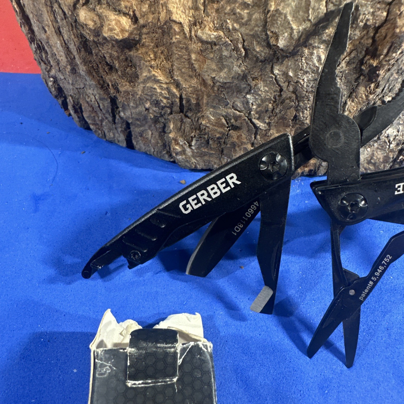 NEW in BOX Fiskars Gerber Gear 30-000469 DIME Multi-Tool Black NIB BOX END TORN