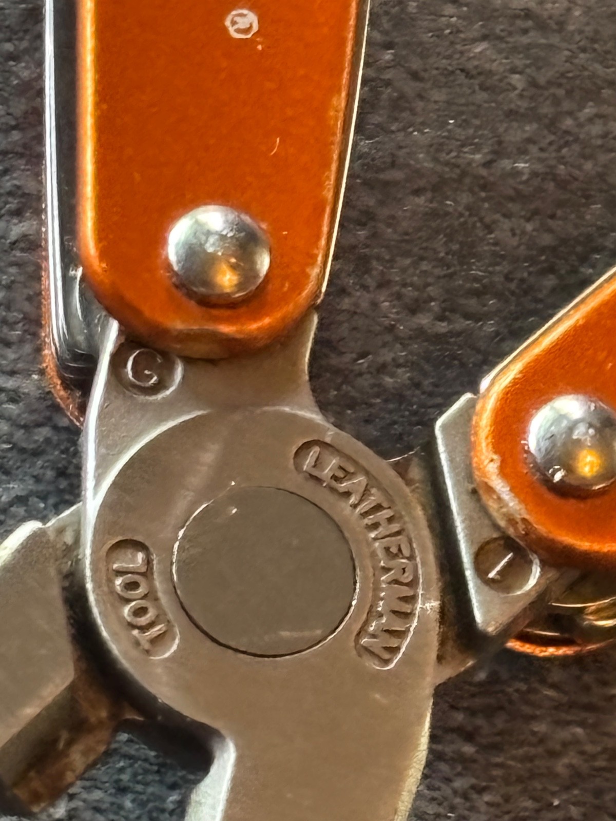 Rare Leatherman JUICE S2 orange with sheath. FREE SHIPPING!