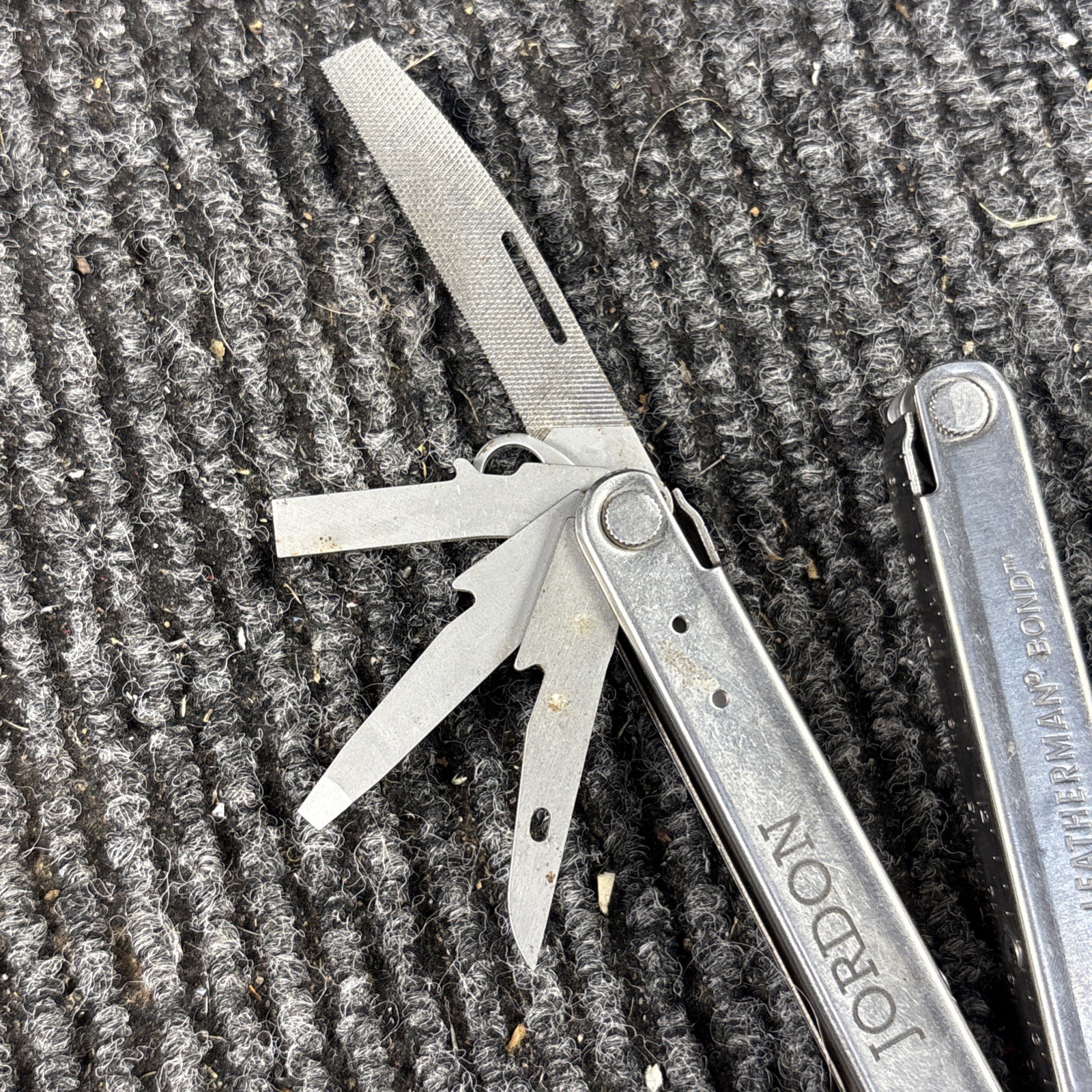 Leatherman Bond Multi-tool Multi Tool Silver Knife File Screwdriver Used (104)