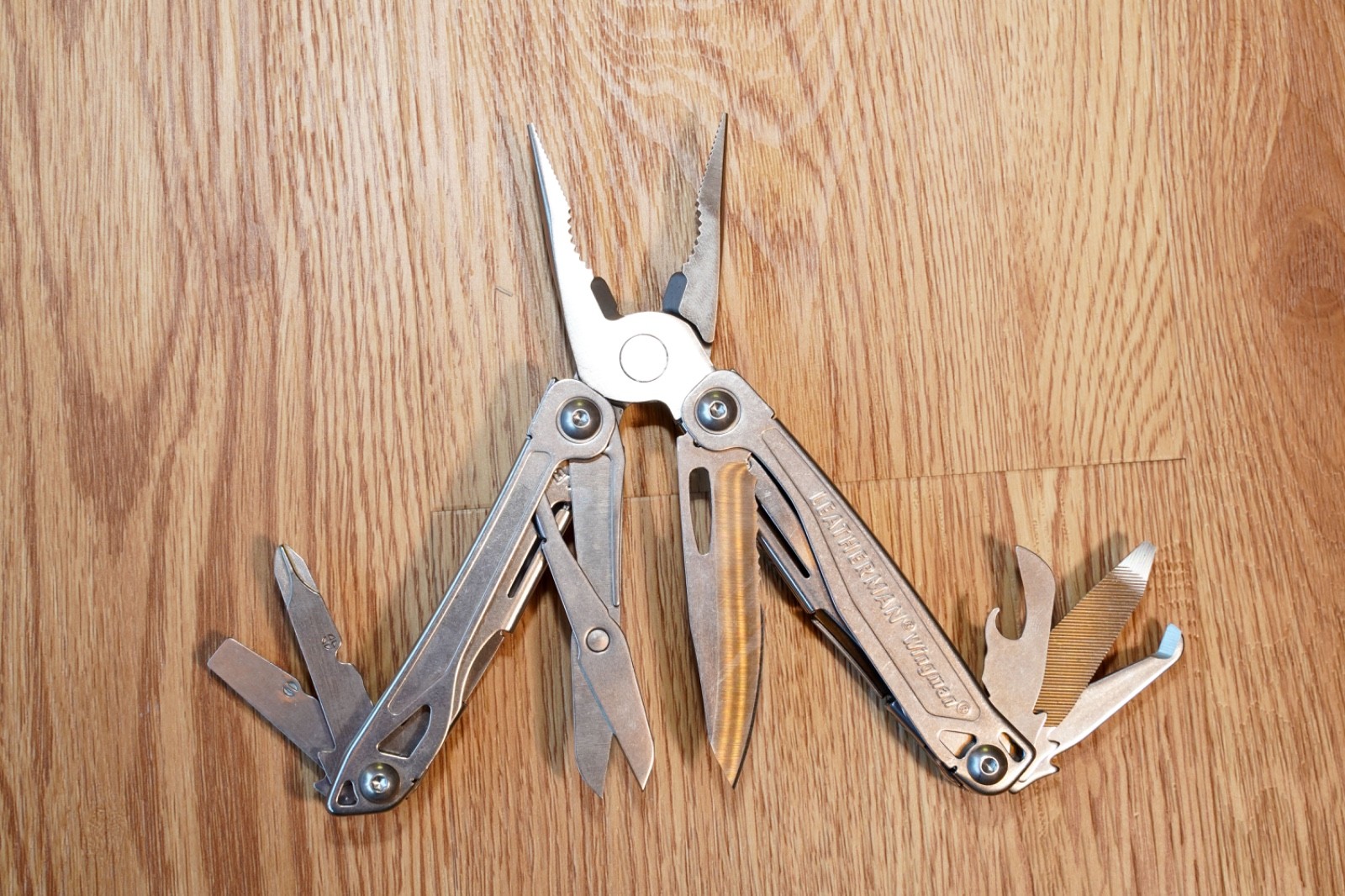 Leatherman Wingman Multitool with 14 tools Needle Nose pliers, wire cutter, etc.