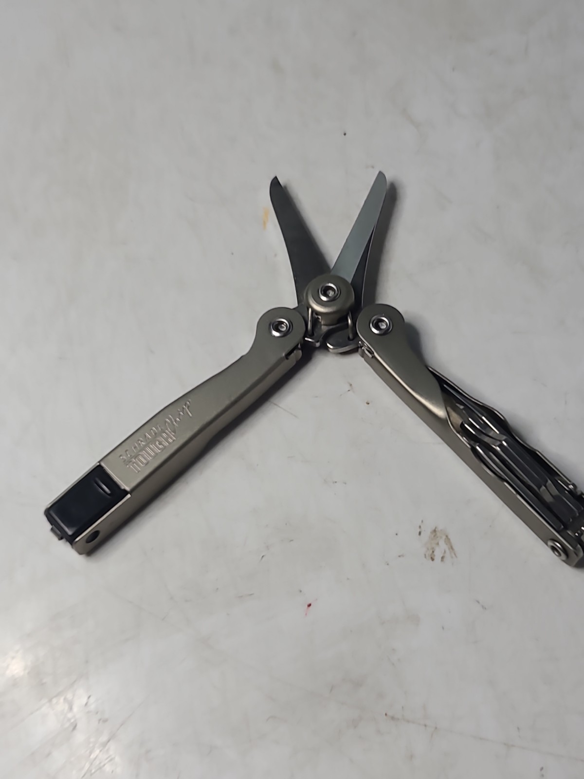 Schrade USA ST2 Multi-tool Tough Chip Compact Mini Tool