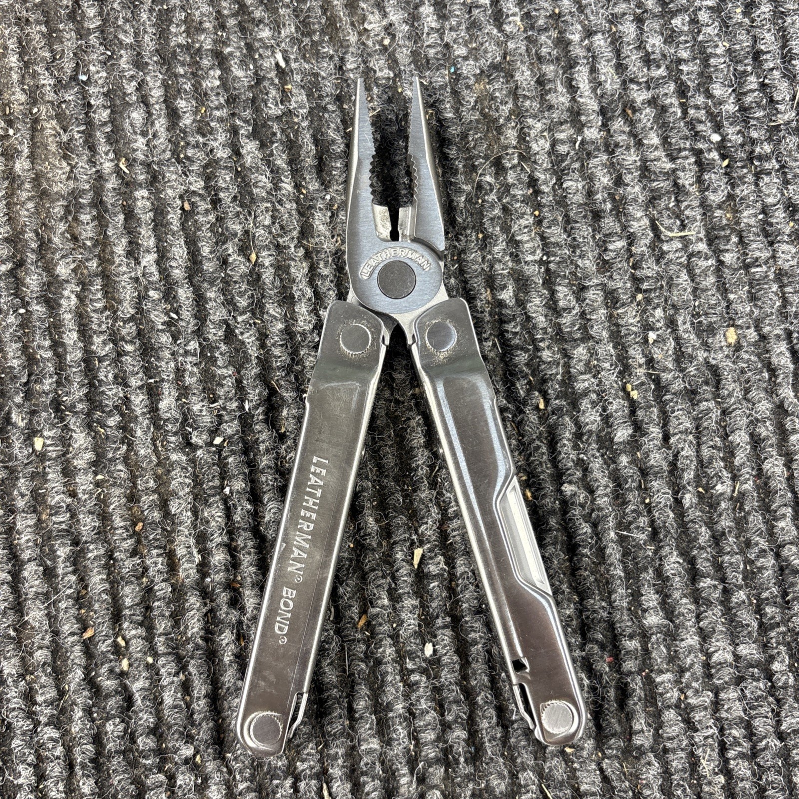 Leatherman Bond Multi-tool Multi Tool Silver Knife File Screwdriver Used (105)