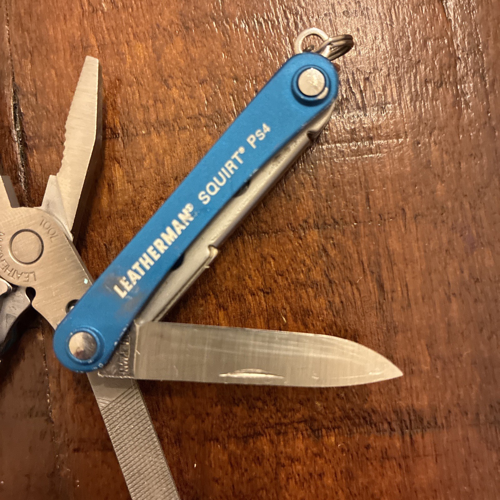 Leatherman Squirt PS4 Multi Tool, Knife, Pliers – Blue – Excellent