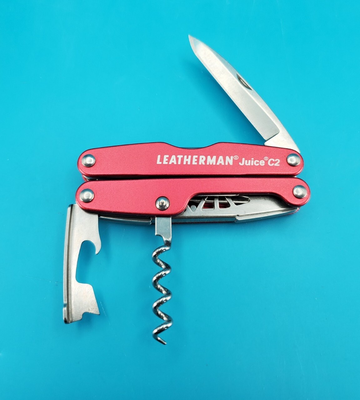 Leatherman Juice C2 Red Multi Tool! RETIRED! MINT! WITH LEATHER SHEATH!