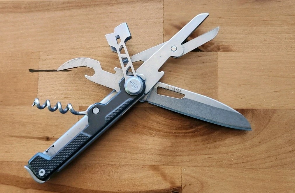 Gerber Armbar Cork Gold Minimalist Multi-Tool 7 Tool Corkscrew Knife – Great Y27