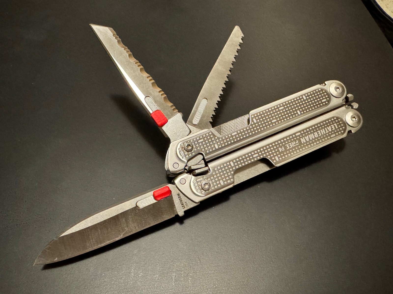 For Leatherman Free P4/P2/ARC – Blade Thumb Grip Tab