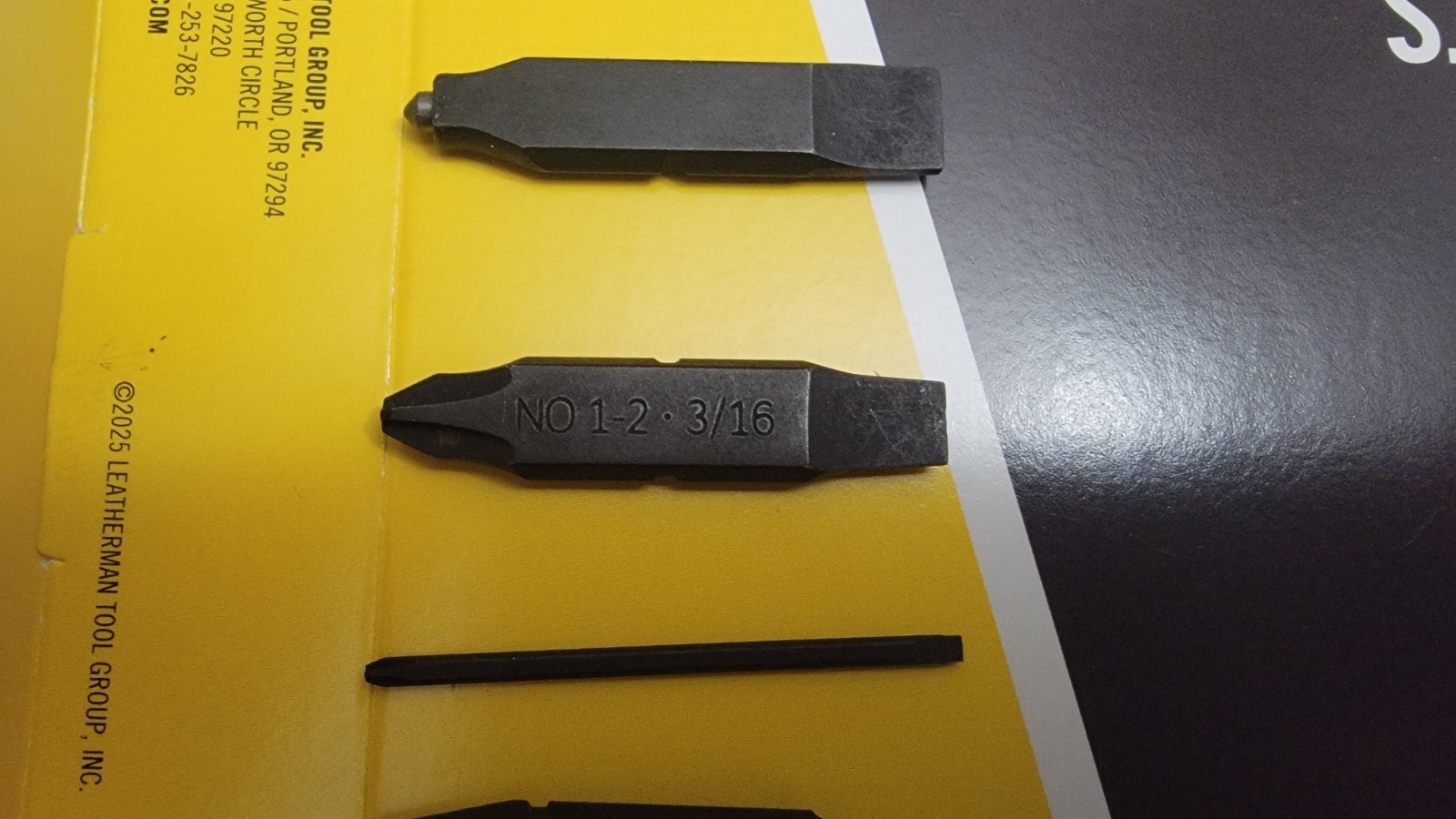 Leatherman Replacement 2 Bits And Screwdriver Eyeglass With Adapter 3D