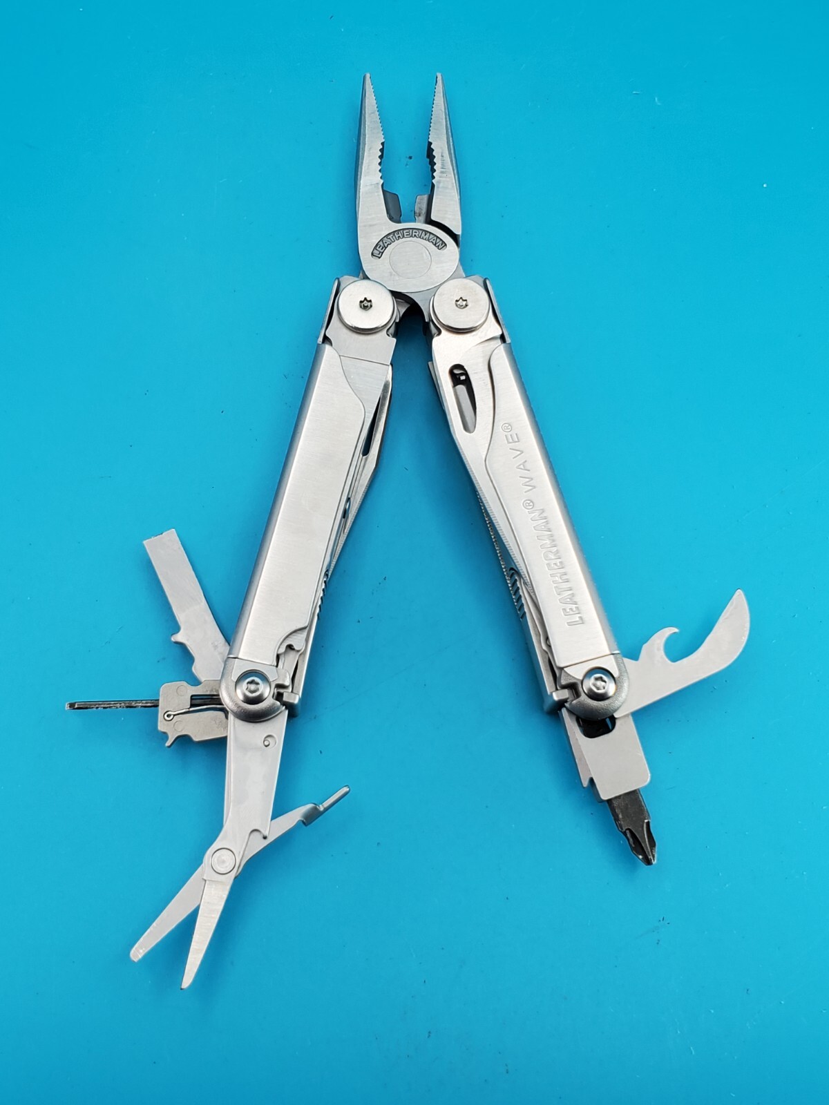 Leatherman Wave Multi-Tool! FAST SHIPPING! WELL MAINTAINED! WITH SHEATH!