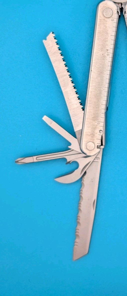 Leatherman Core Multi-Tool! FAST SHIPPING! WITH SHEATH!