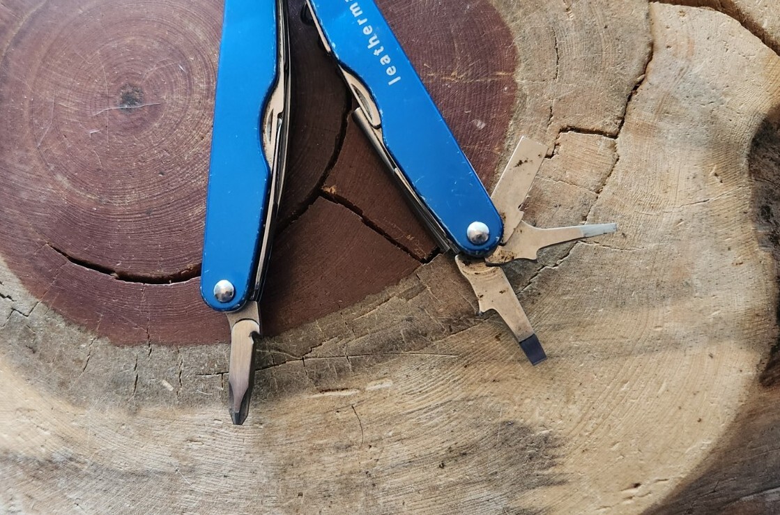 Leatherman Juice CS4 Blue – Pliers Blade Corkscrew – Great W85