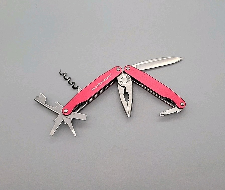 Leatherman JUICE C2 Multitool – Dated 1204 – Red – Knife, Pliers *Retired*
