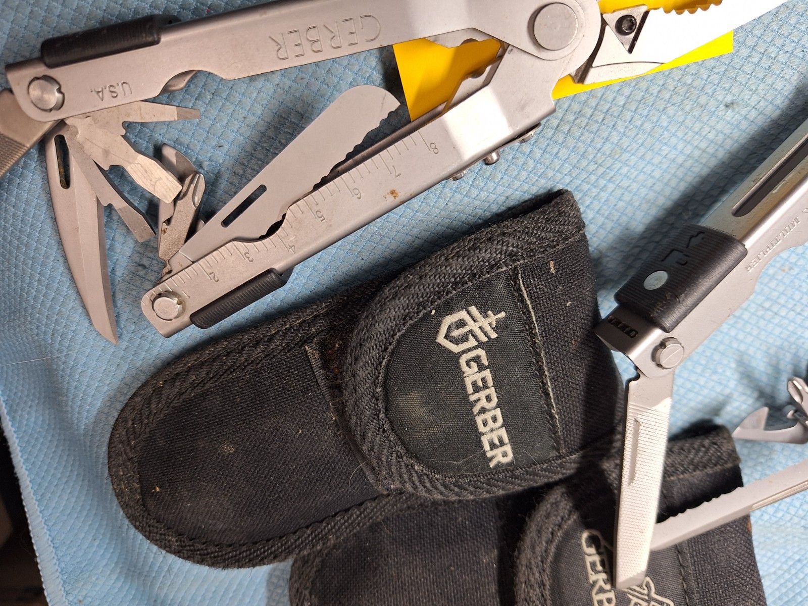 2 GERBER SILVER BLUNT NOSE PLYERS Multi Tools W / SHEATHS Loc GERBER 70