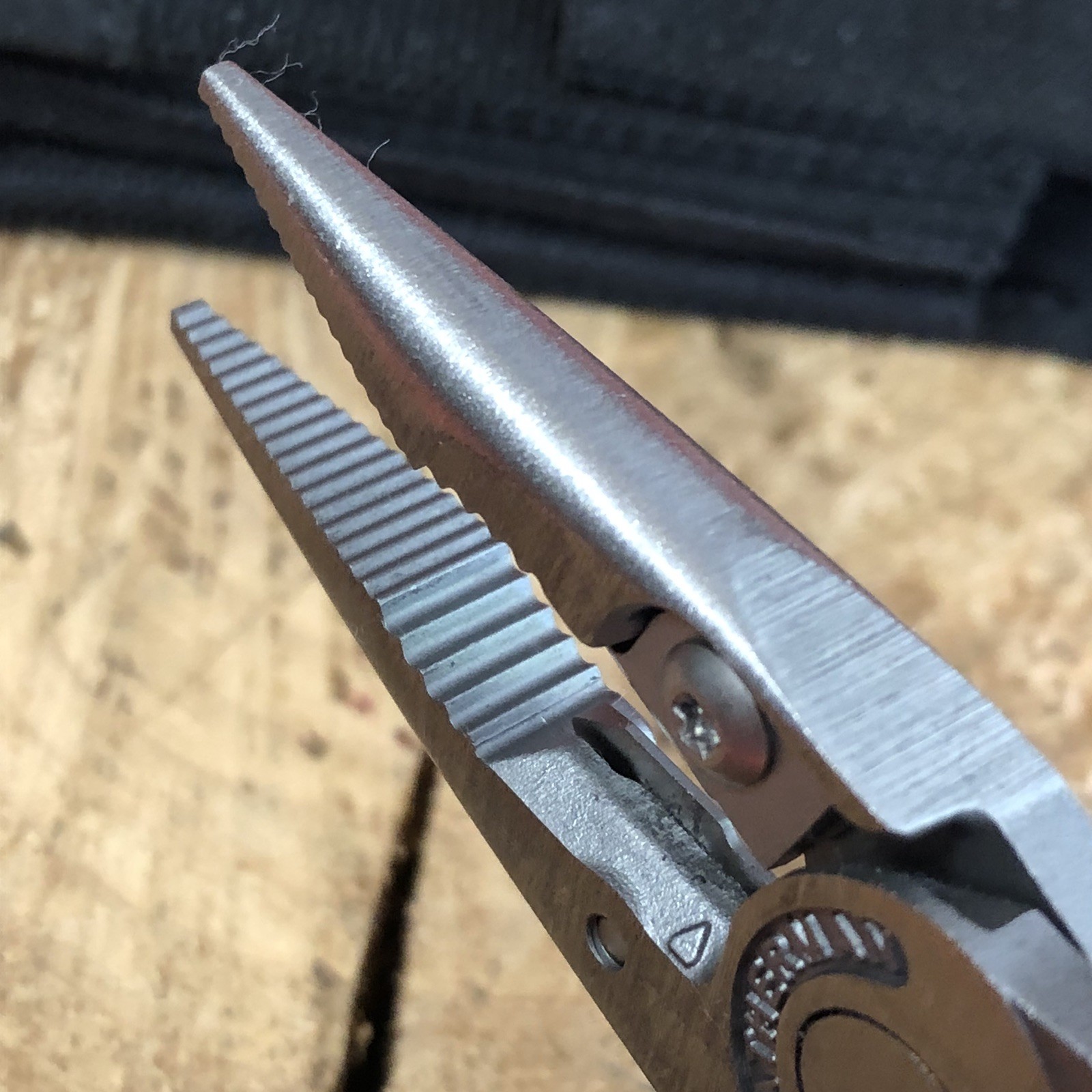 LEATHERMAN WAVE + Multi-Tool w/ Sheath. Pre-owned, Unused