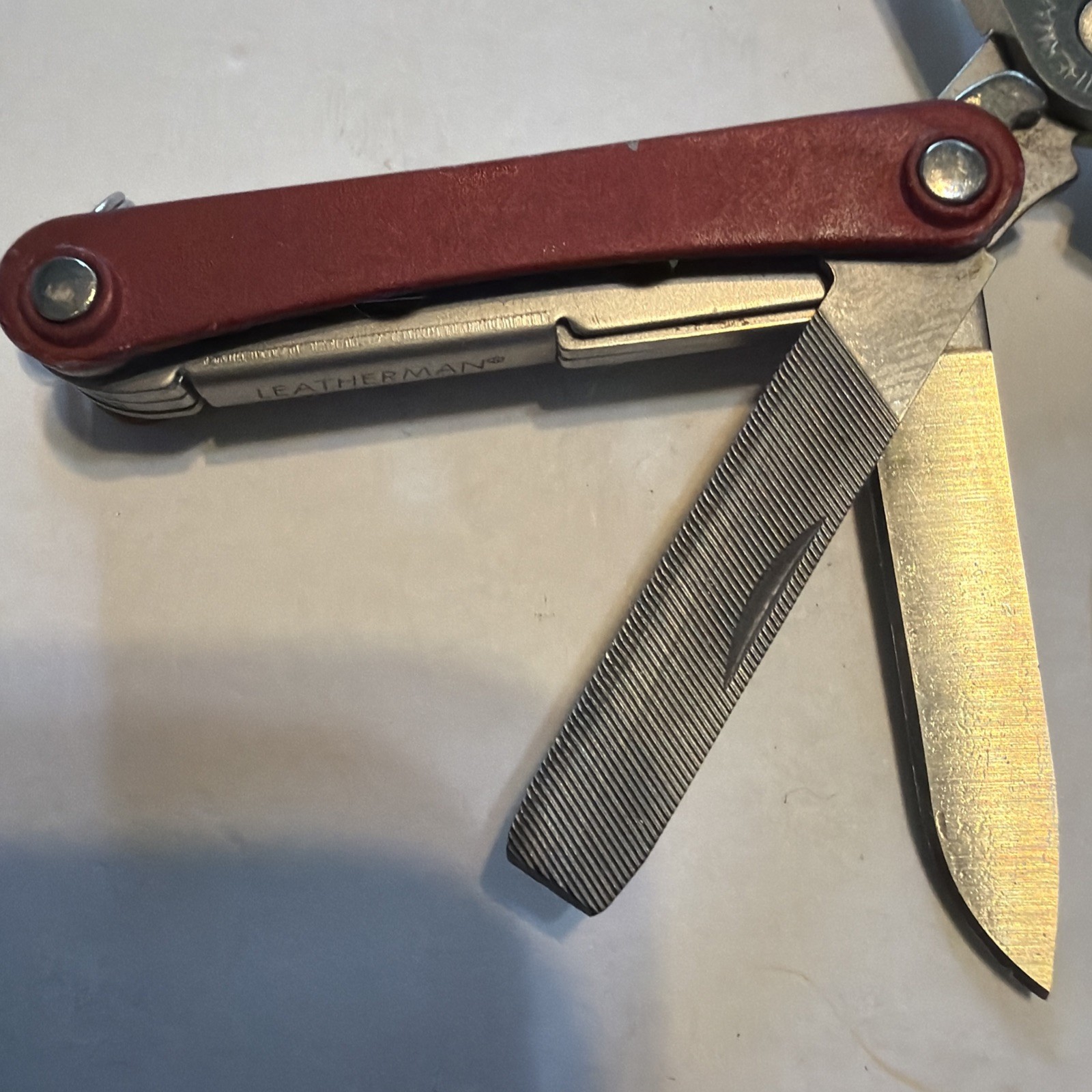 Leatherman SQUIRT PS4 Multi-Tool With Pliers Scissors Knife Red Discontinued