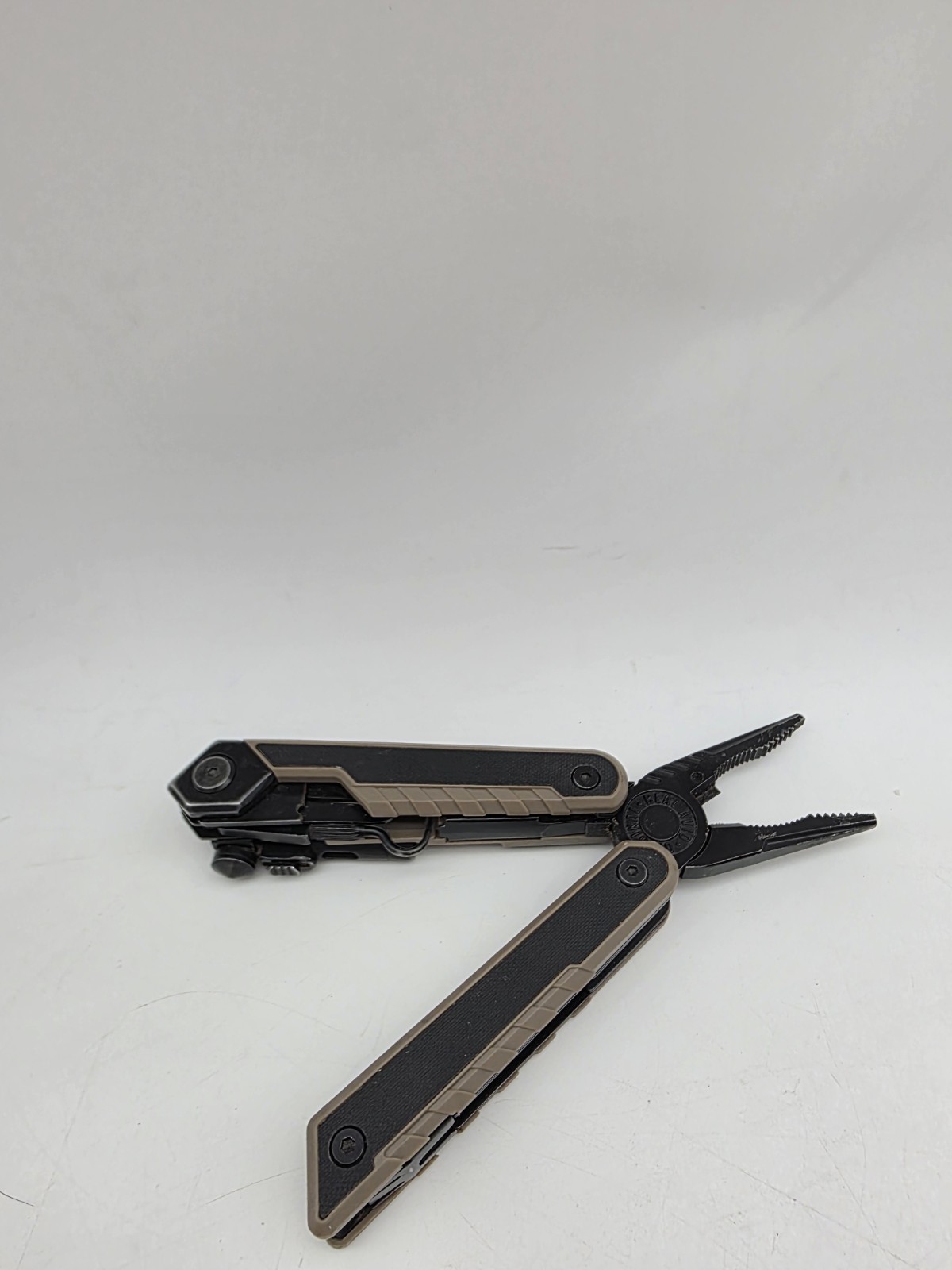 Real Avid AR15 Folding Multi-Tool Knife Plier Tactical. Broken Blade