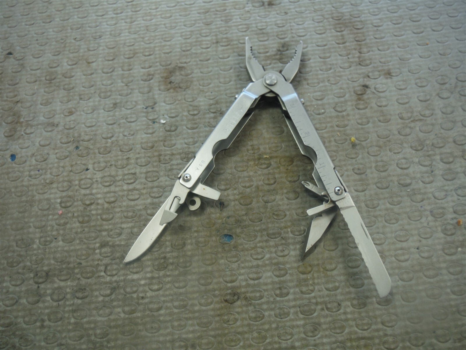Gerber USA Stainless Steel Multi Tool Good condition light use 4-3/8 long * R211