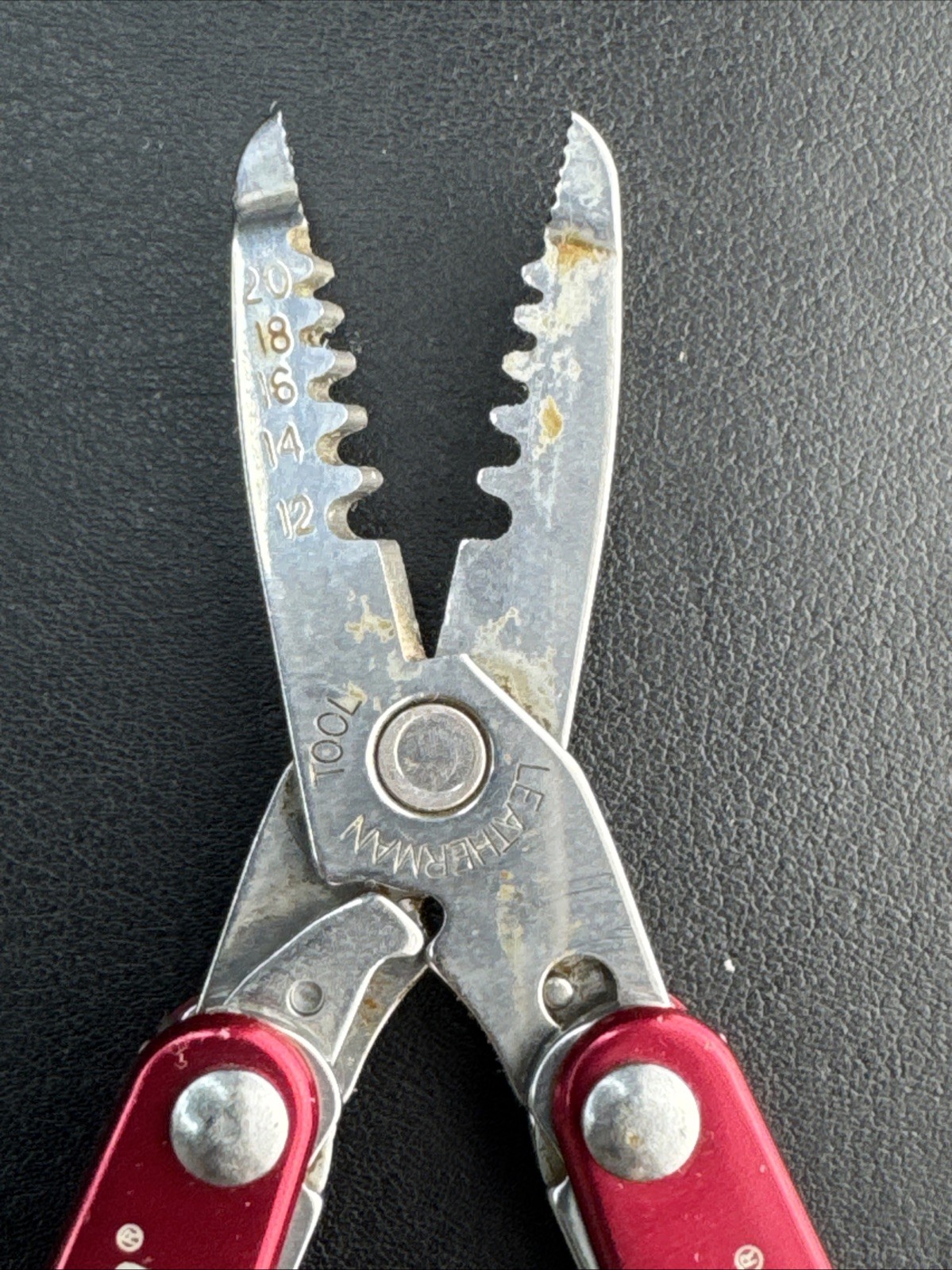 Leatherman Squirt E4 Multi-Tool w/Wire Strippers Radioshack 12517.1