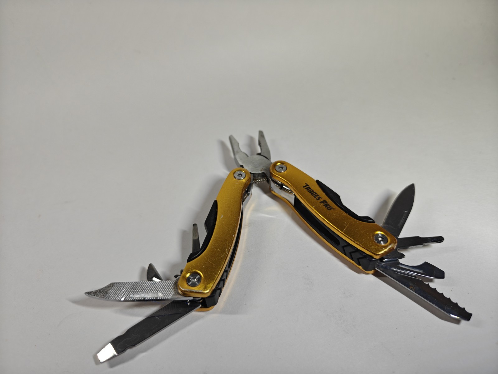 Smith’s & Trades Pro Multi Tool Lot of 2 – Pliers Knife Screwdriver EDC