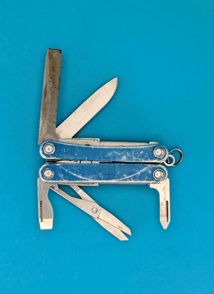 Leatherman SQUIRT PS4 Multi-Tool With Pliers Scissors Knife BLUE!