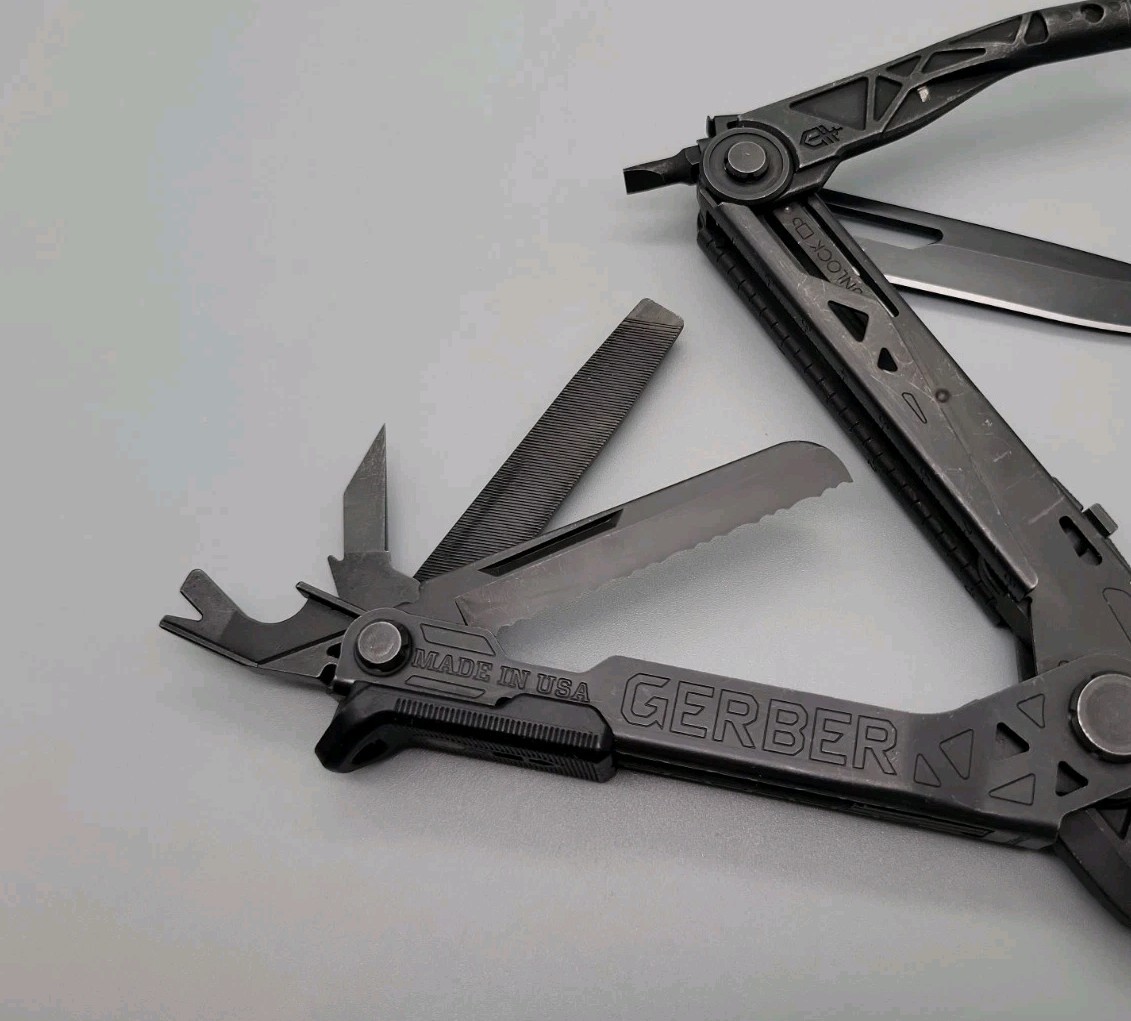 Gerber Center Drive Multi Tool – Black – Pliers, Scissors, Knife, Screwdrivers