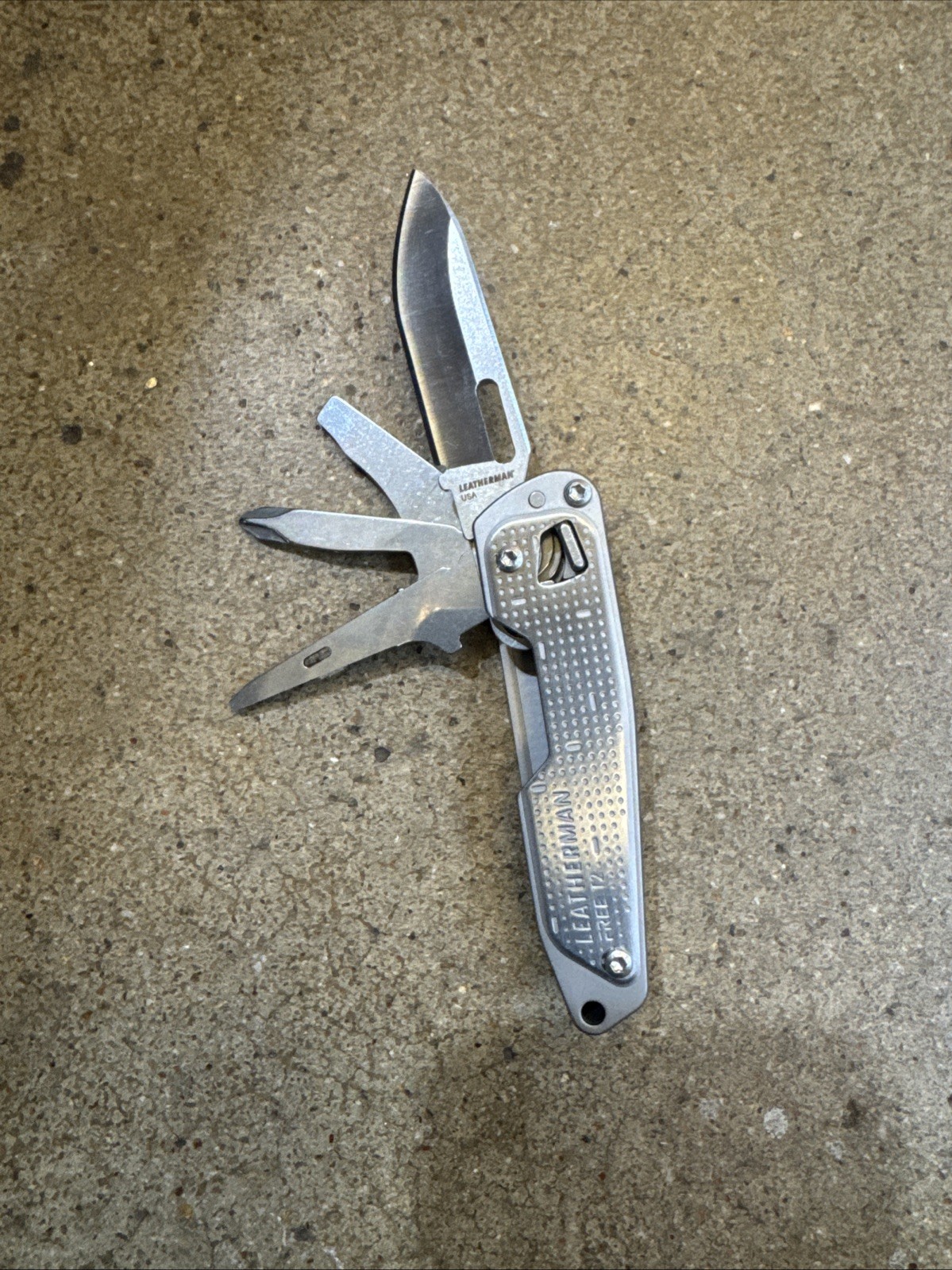 Leatherman FREE T2 Pocket Knife Multi-tool