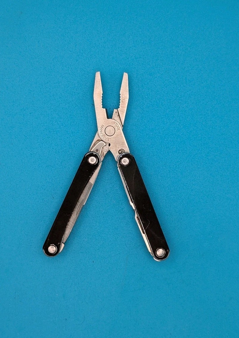 Leatherman SQUIRT PS4 Multi-Tool With Pliers Scissors Knife BLACK!