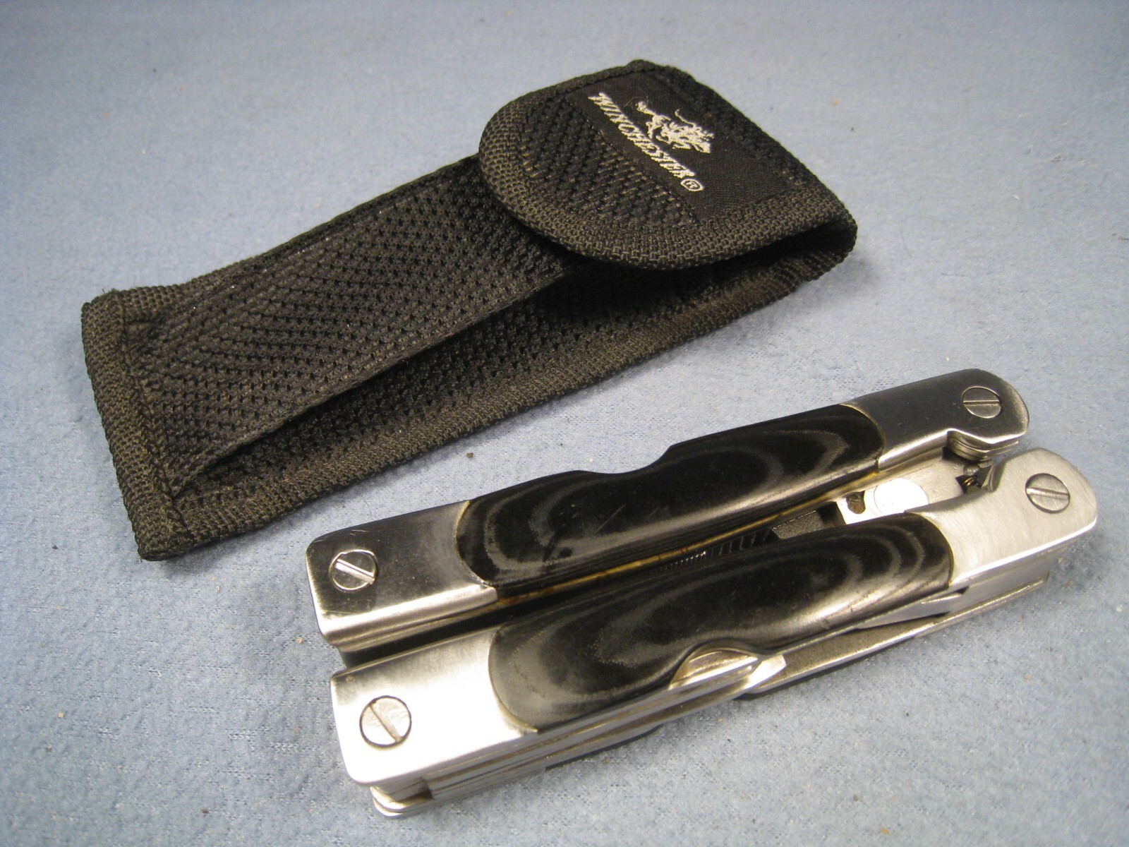 Winchester 2CR Big Wood Multi-Tool Wood Grain Grips & Nylon Sheath