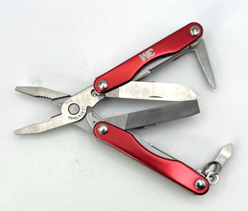 New In Box Leatherman Squirt P4 RED 3M Promo AD Keychain Retired Discontinued