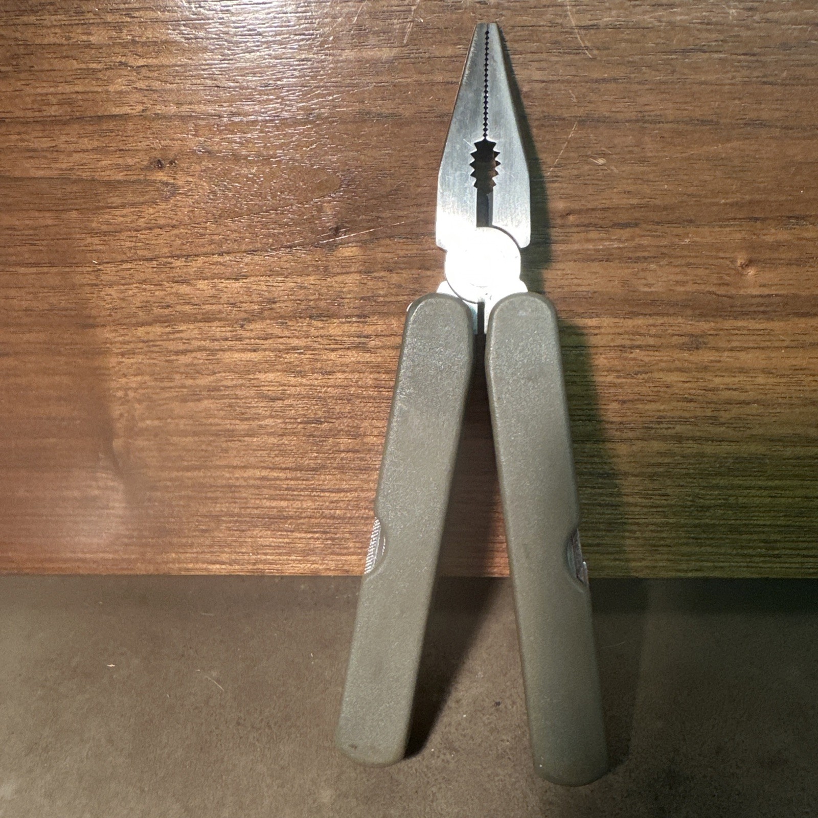 VINTAGE Bell Brand Gray Multi Tool Knife, Phillips Head, Scaler, FISH HOOK REMOV
