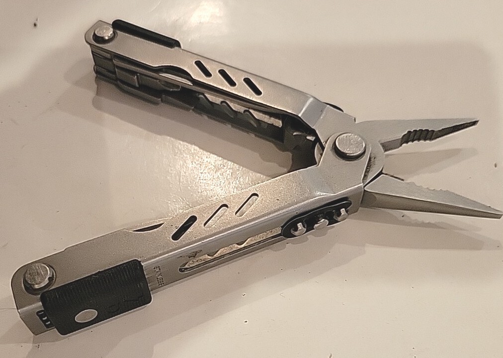 Gerber MP400 Folding Multi-Tool Knife Hunting Camping Hiking Prepper EUC